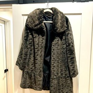 Ellen Tracy size XS FAUX FUR coat super cozy but elegant knee length